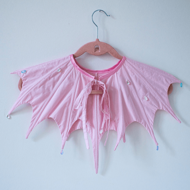 Faux Col "Ailes de Chauve-Souris"