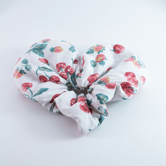 Scrunchy cœur XXL – Motif fruits rouges