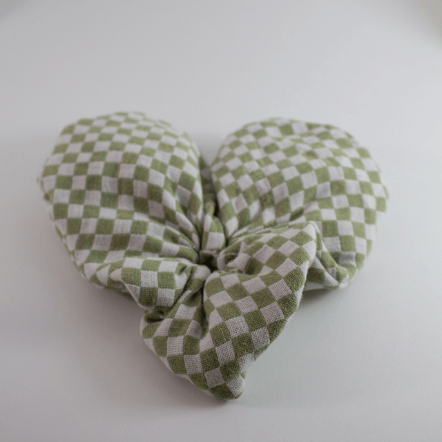 Scrunchy cœur XXL – Motif vichy vert sauge