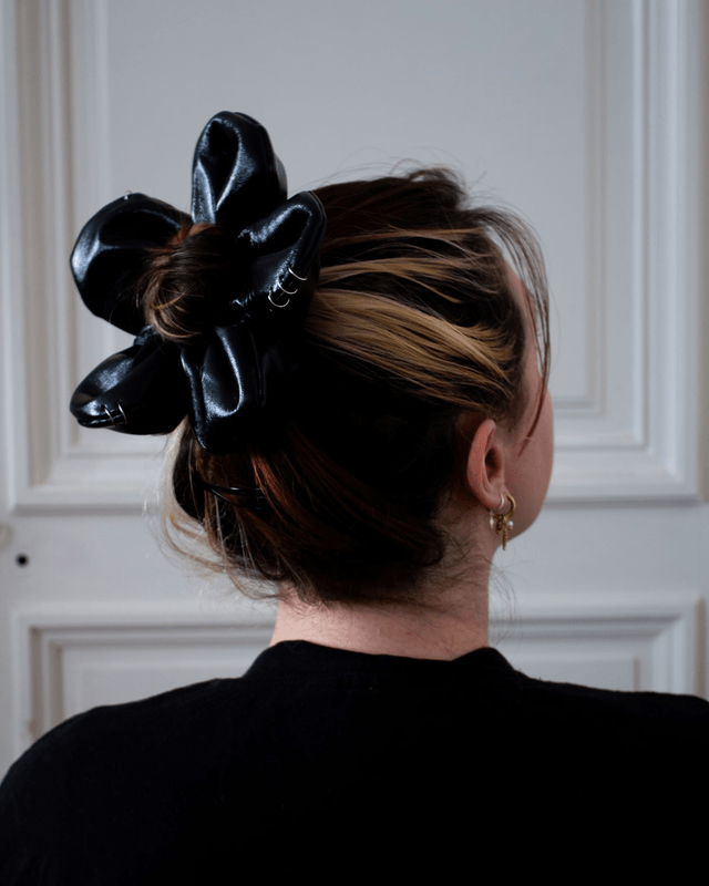 Scrunchy Fleur – Simili cuir