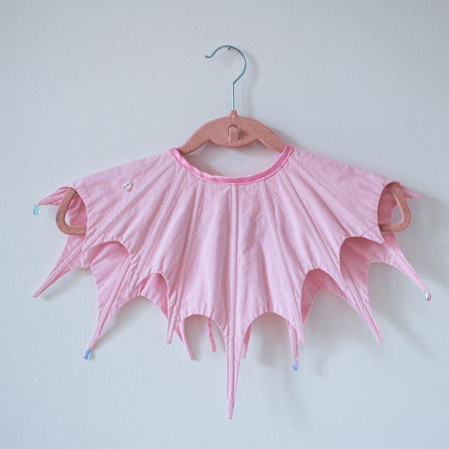 Faux Col "Ailes de Chauve-Souris"